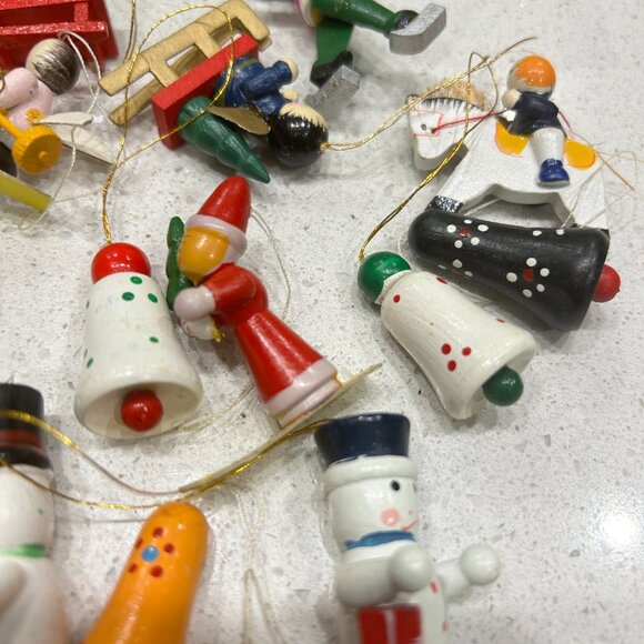 Box of 18 Vintage Wooden Christmas Ornaments Santa Snowman Sleigh Bells Gift Set - Picture 2 of 7